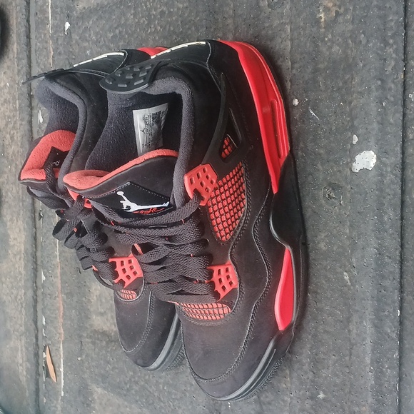 Jordan 4 Red Thunder - Picture 3 of 4